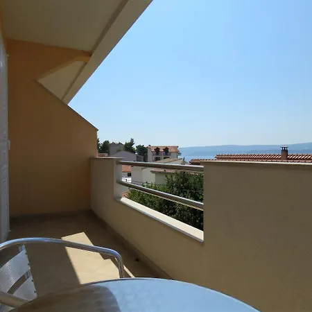 Apartments Kojan Omis Exterior photo